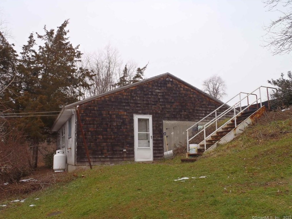 342 Chamberlain Rd, Middletown CT  06457-5542 exterior