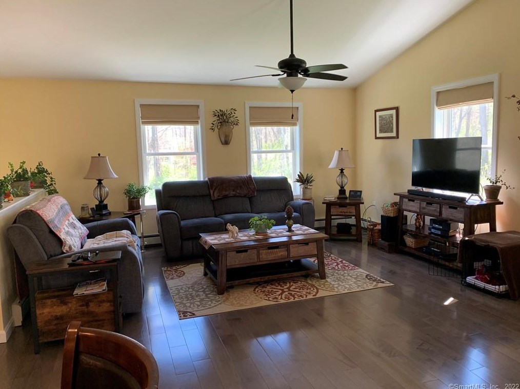 111 Buntz Rd, Lisbon, CT 06331-1114