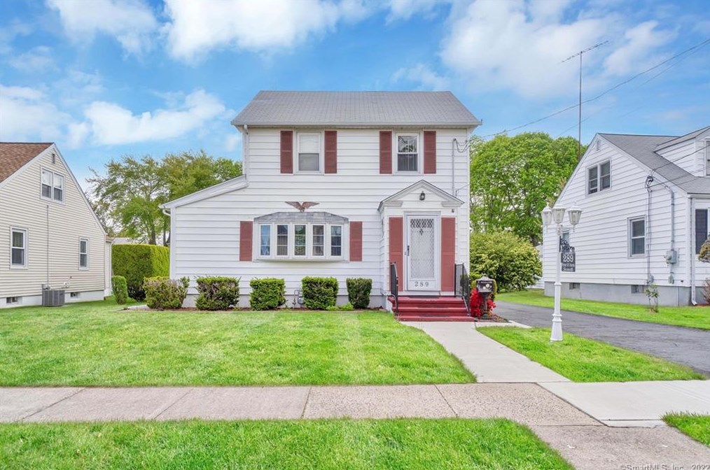 289 Johnson Ave, Stratford, CT 06614 exterior