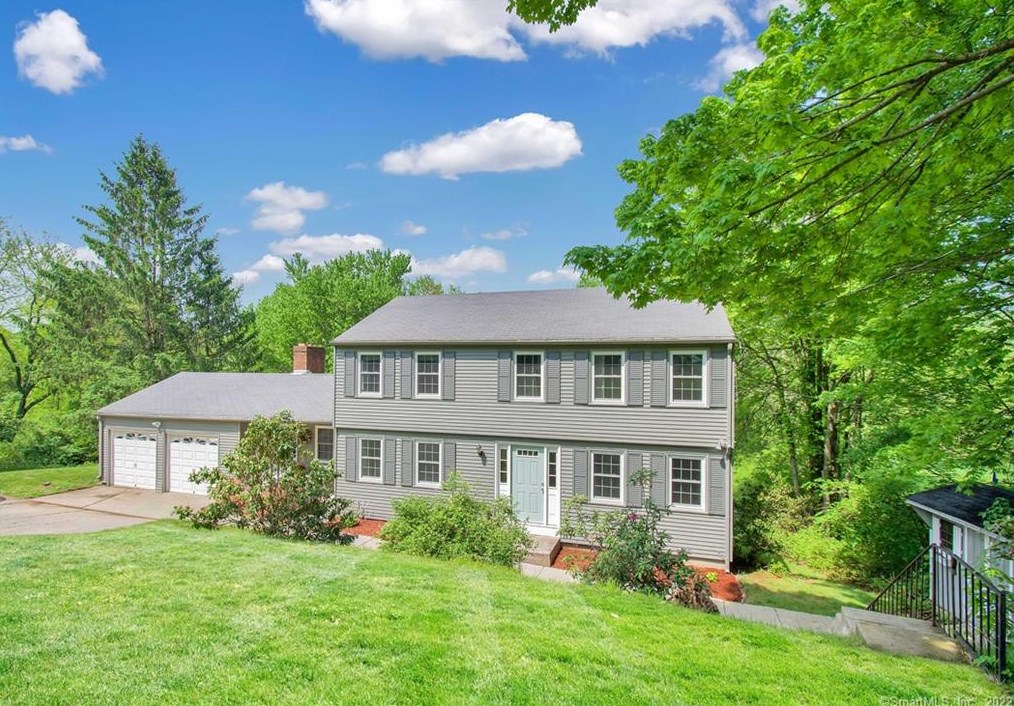 99 Stone St, Suffield, CT 06093-3209