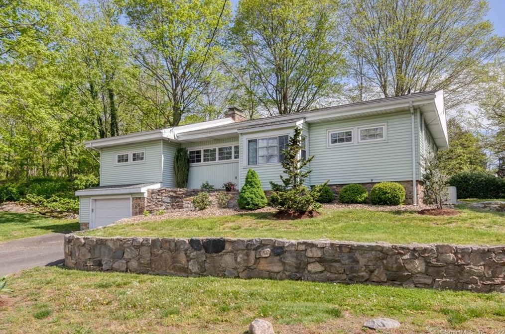 95 Three Mile Crse, Guilford CT  06437-2532 exterior