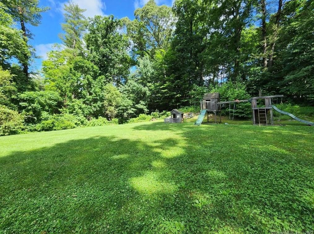 33 Brownson Dr, Huntington, CT 06484