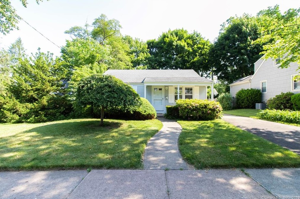 62 Mowry St, North Haven, CT 06473