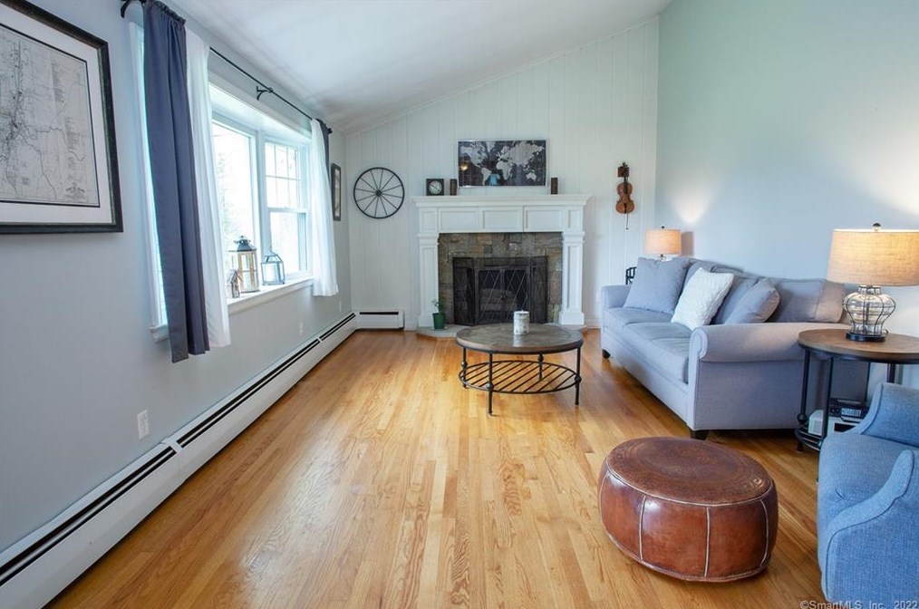 1250 Copper Hl Rd, Suffield CT 06093-2917 exterior