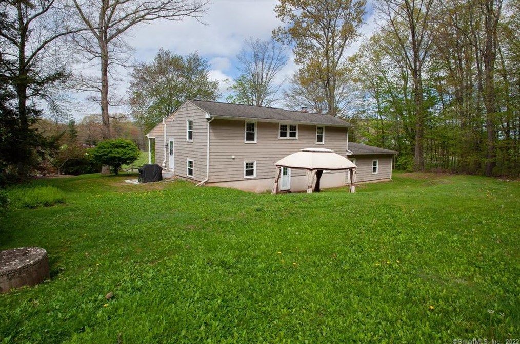 1250 Copper Hl Rd, Suffield CT 06093-2917 exterior