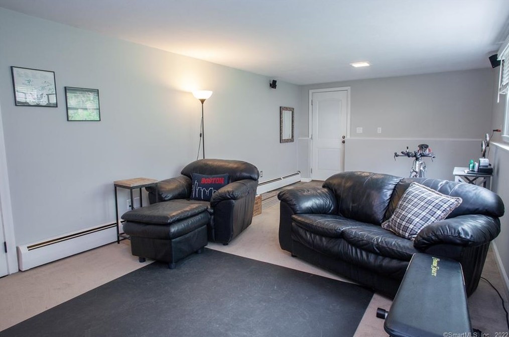 1250 Copper Hl Rd, Suffield CT 06093-2917 exterior