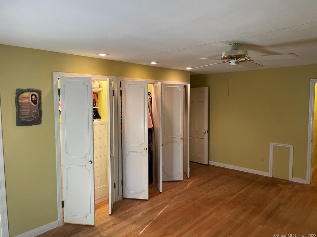 20 Curtis Dr, New Haven CT  06515-2306 exterior