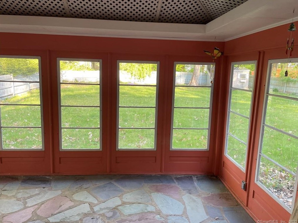 20 Curtis Dr, New Haven CT  06515-2306 exterior