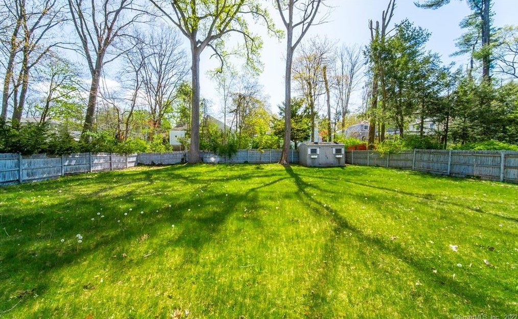 20 Curtis Dr, New Haven CT  06515-2306 exterior