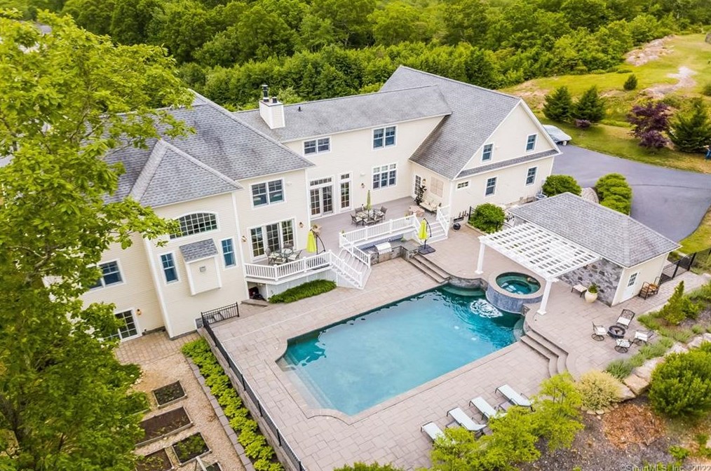7 Darrows Ct, East Lyme, CT 06333