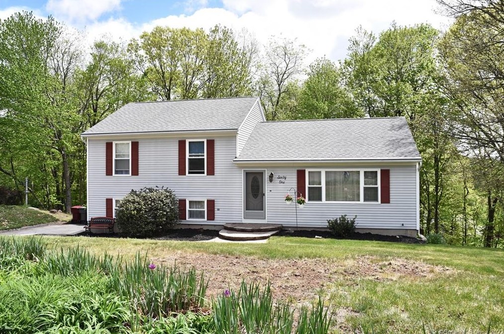 61 Marc St, Union City, CT 06770-4897