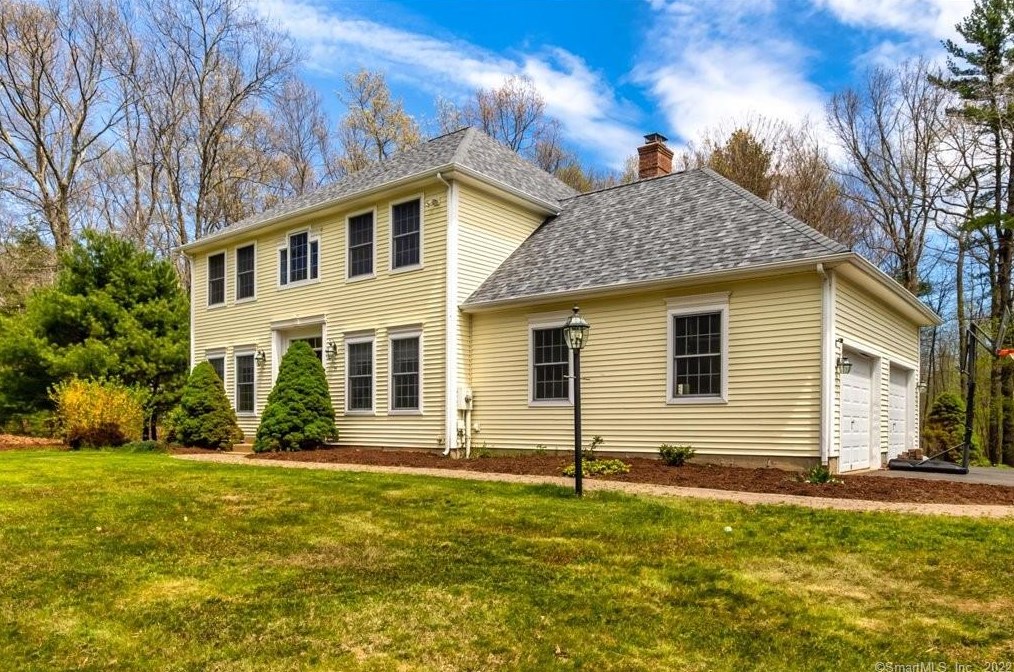 54 Avebury Ln, Tolland, CT 06084-3551