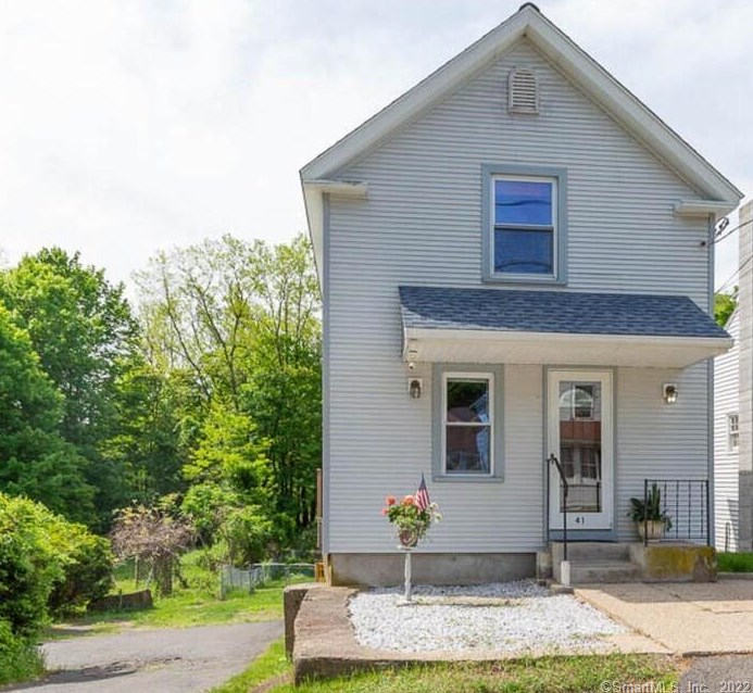 41 Cottage St, New Hartford, CT 06057