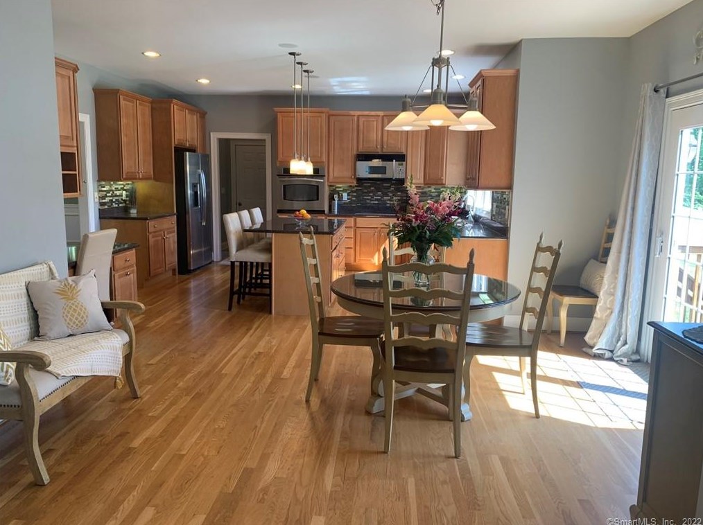 24 Devonshire Ct, Avon, CT 06001-2448