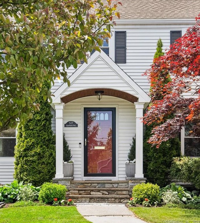 127 Garfield Rd, Hartford, CT 06107-2909