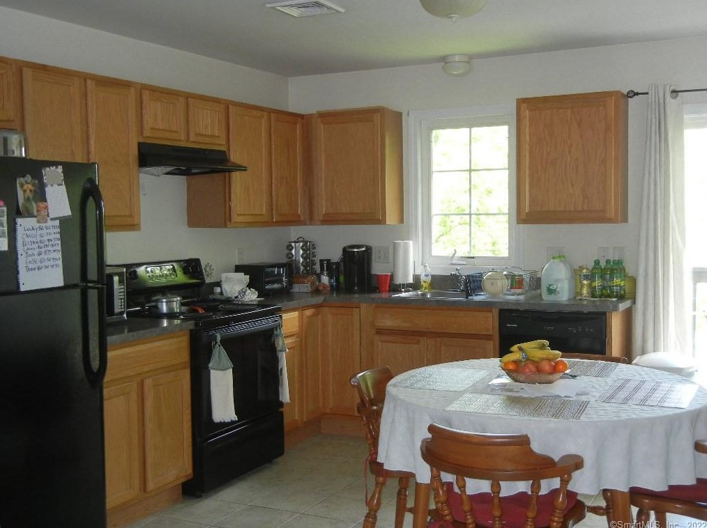46 Konstin Pl #b, New Britain, CT 06051
