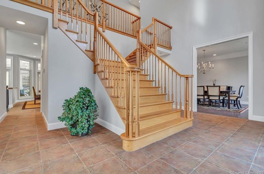 7 Susan Terrace, Waterford, CT 06385