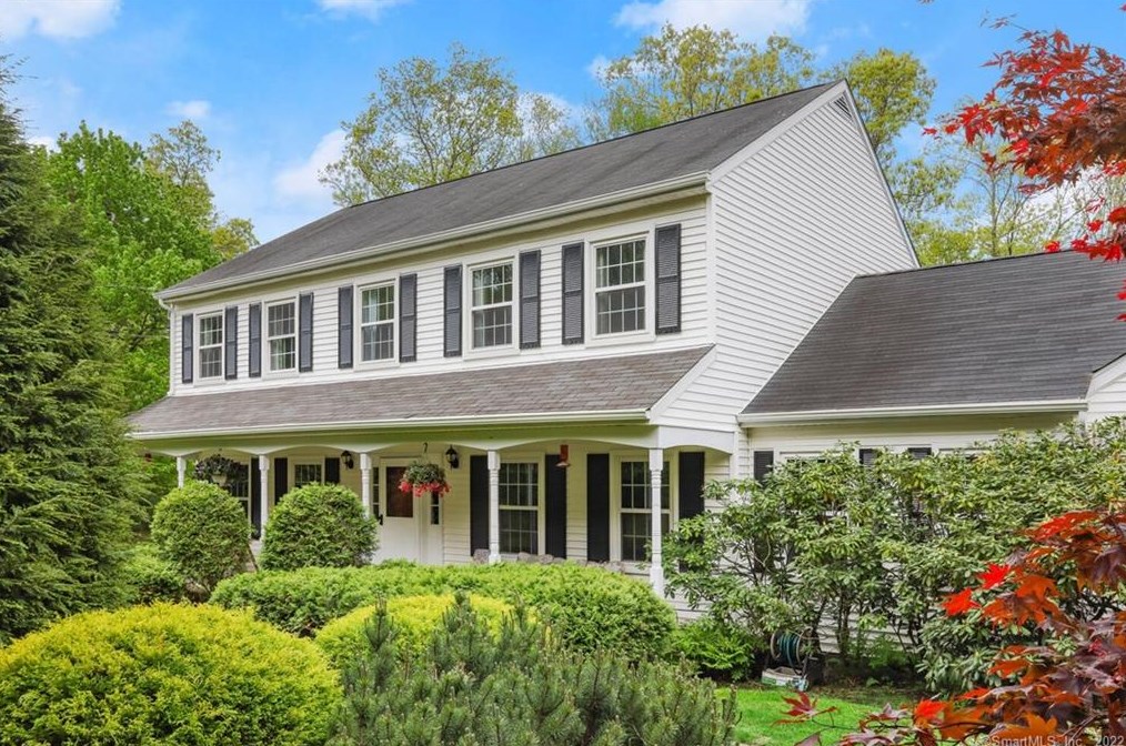 10 Leonard Dr, Danbury, CT 06812
