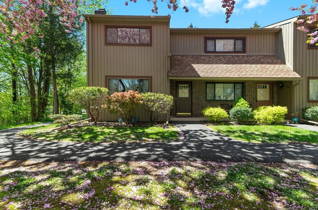 27 Orangewood, Derby, CT 06418-2614