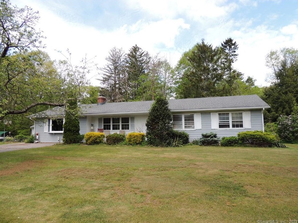 2 Johnny Appleseed Dr, Sandy Hook, CT 06482