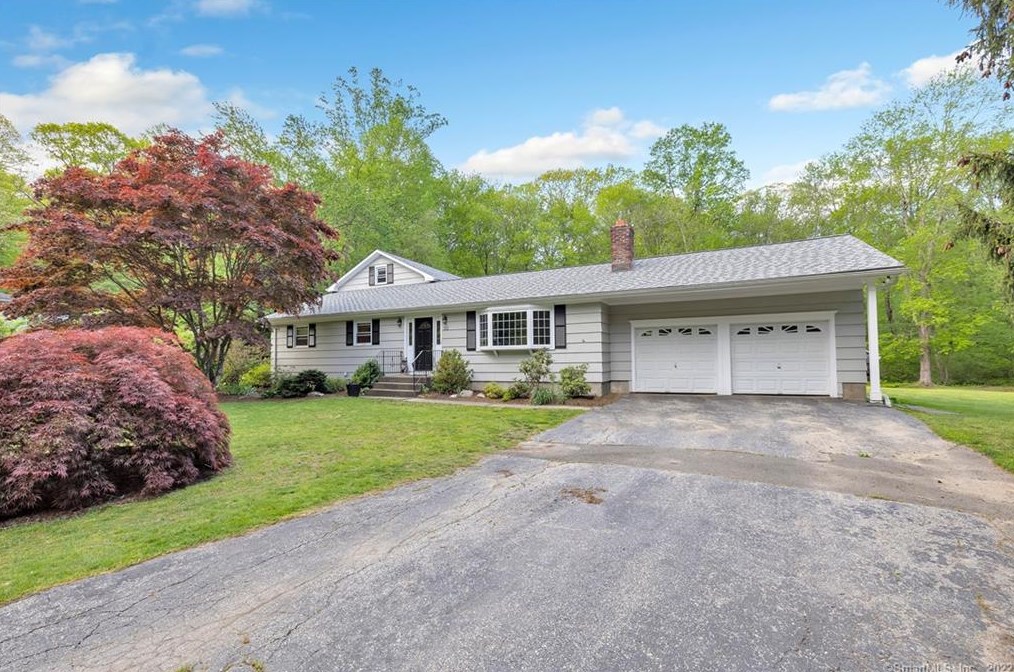 50 Whitewood Dr, Upper Stepney, CT 06468
