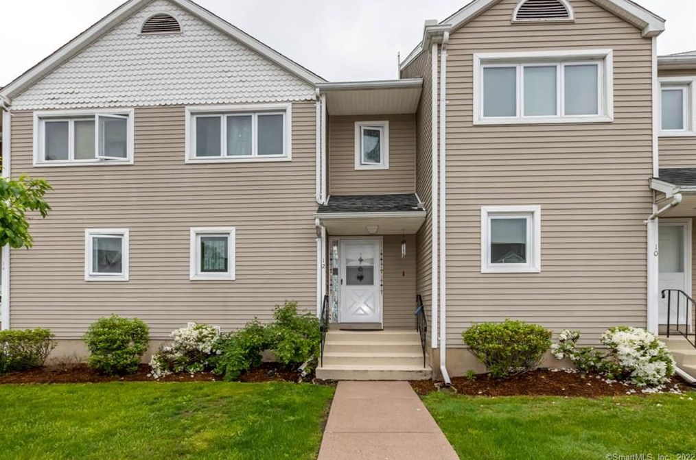 12 Oak Ridge Dr #12, Windsor Locks, CT 06096