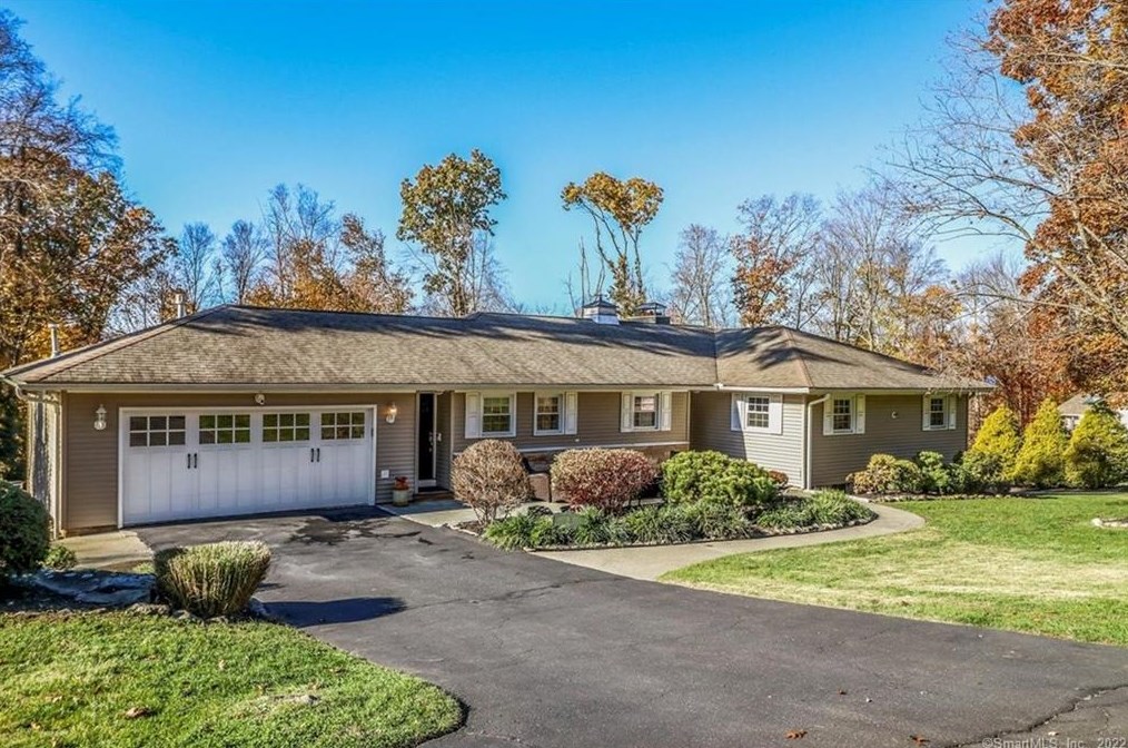 8 S Mountain Rd, Brookfield Center, CT 06804