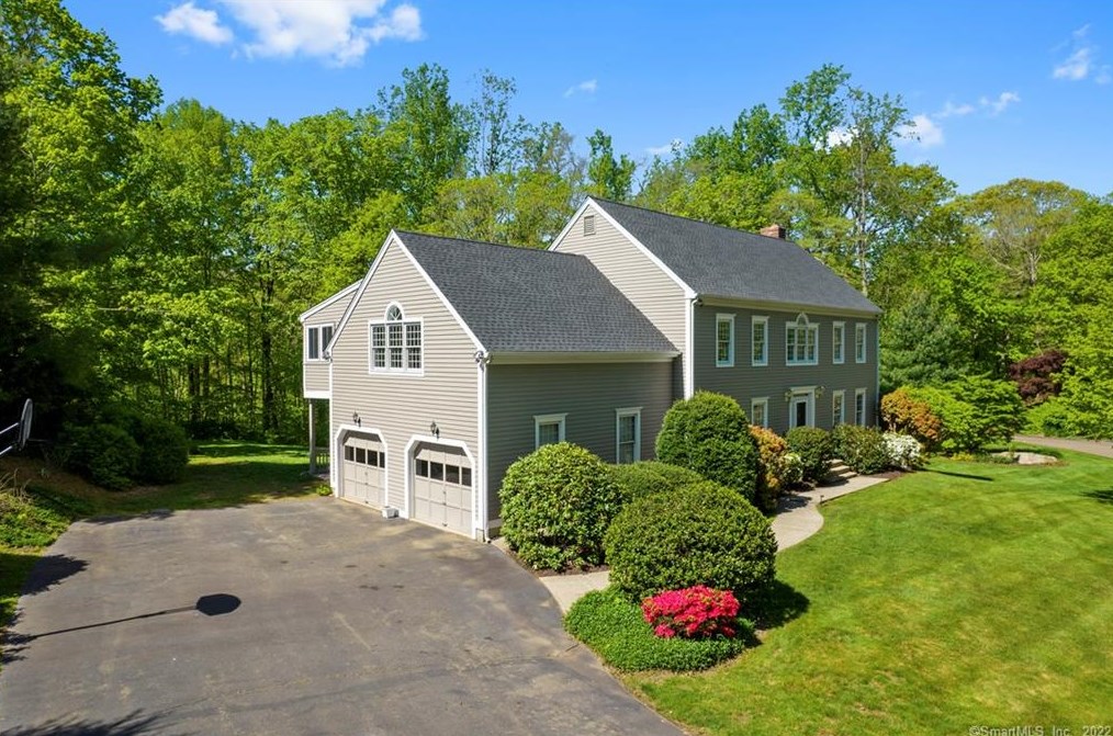 1 Bailey Dr, Guilford, CT 06437-2376