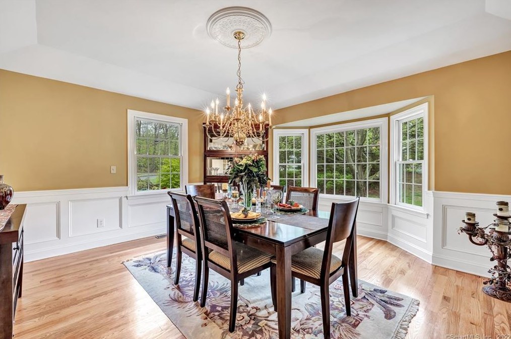 33 Ledgewood Rd, Huntington CT  06484-2147 exterior