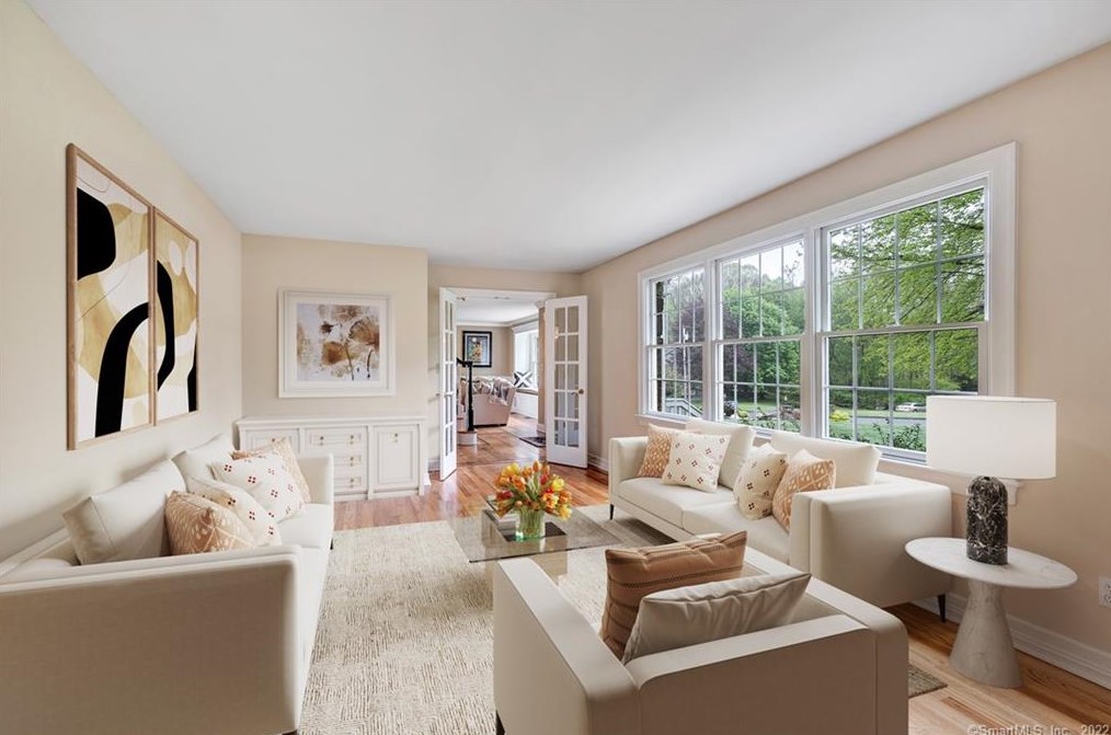 33 Ledgewood Rd, Huntington CT  06484-2147 exterior