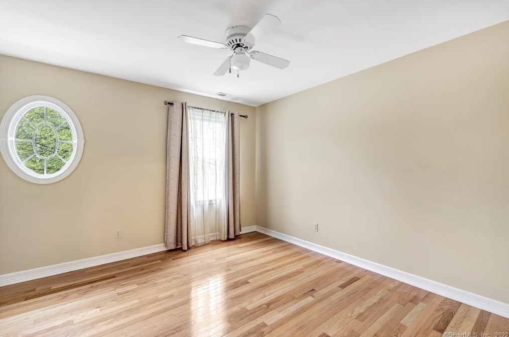 33 Ledgewood Rd, Huntington CT  06484-2147 exterior