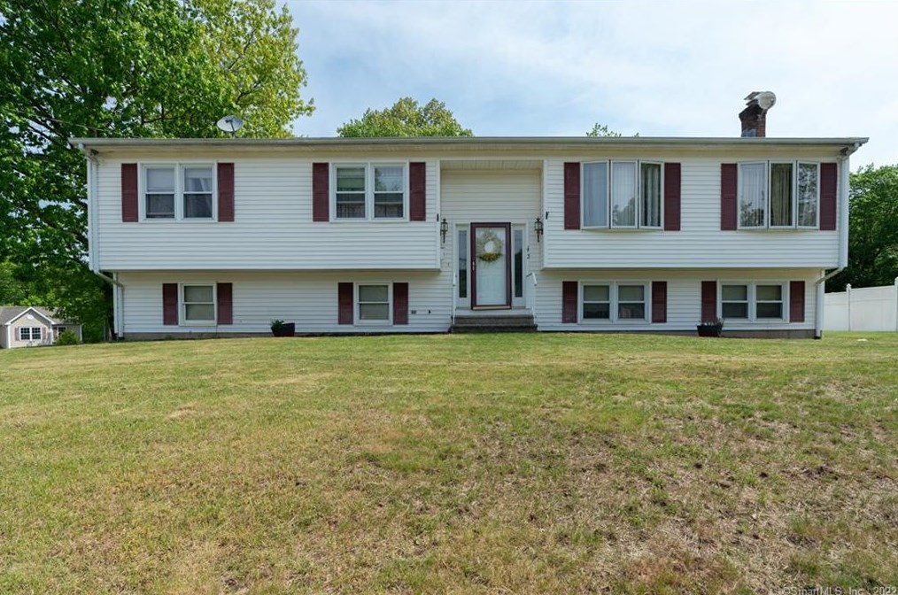 192 Colonial St, Watertown, CT 06779-2006