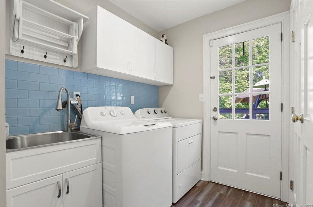 9 Frontier Rd, Cos Cob CT  06807-1207 exterior