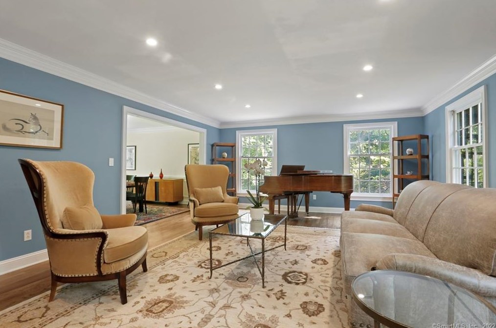 9 Frontier Rd, Cos Cob CT  06807-1207 exterior