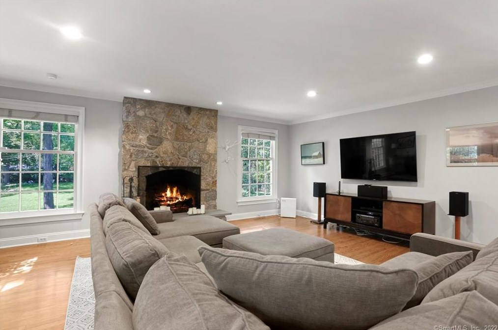 9 Frontier Rd, Cos Cob CT  06807-1207 exterior