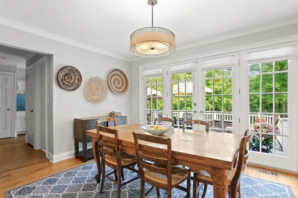 9 Frontier Rd, Cos Cob CT  06807-1207 exterior