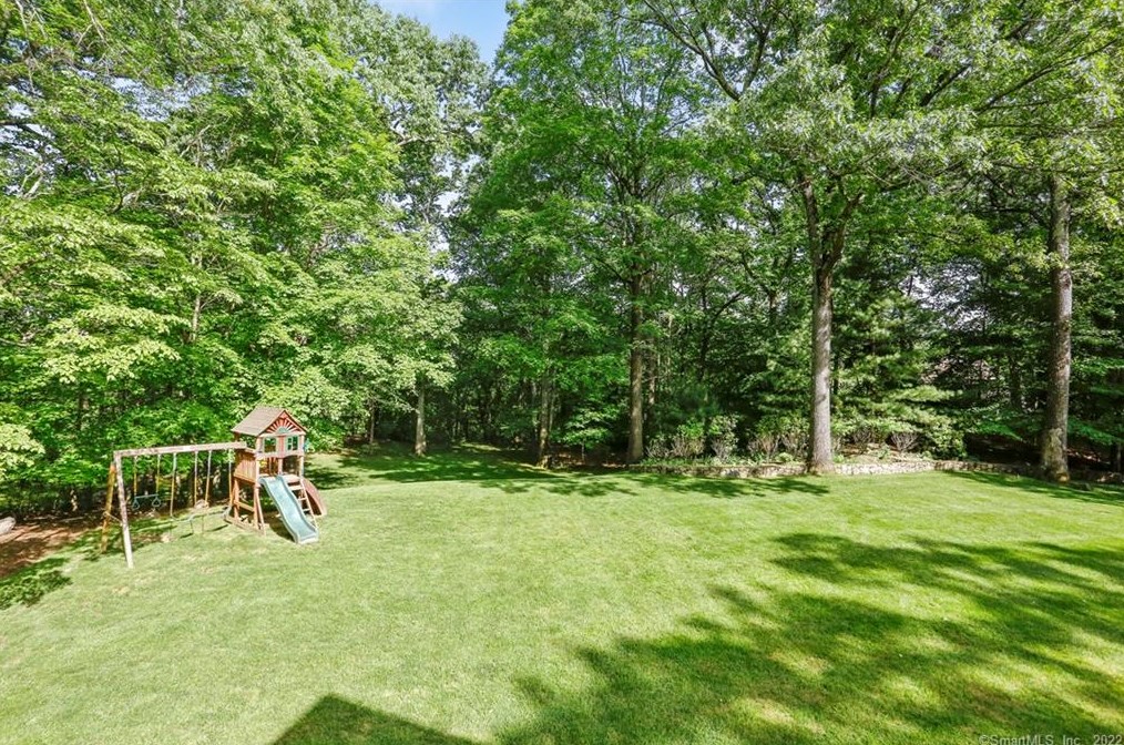 9 Frontier Rd, Cos Cob CT  06807-1207 exterior