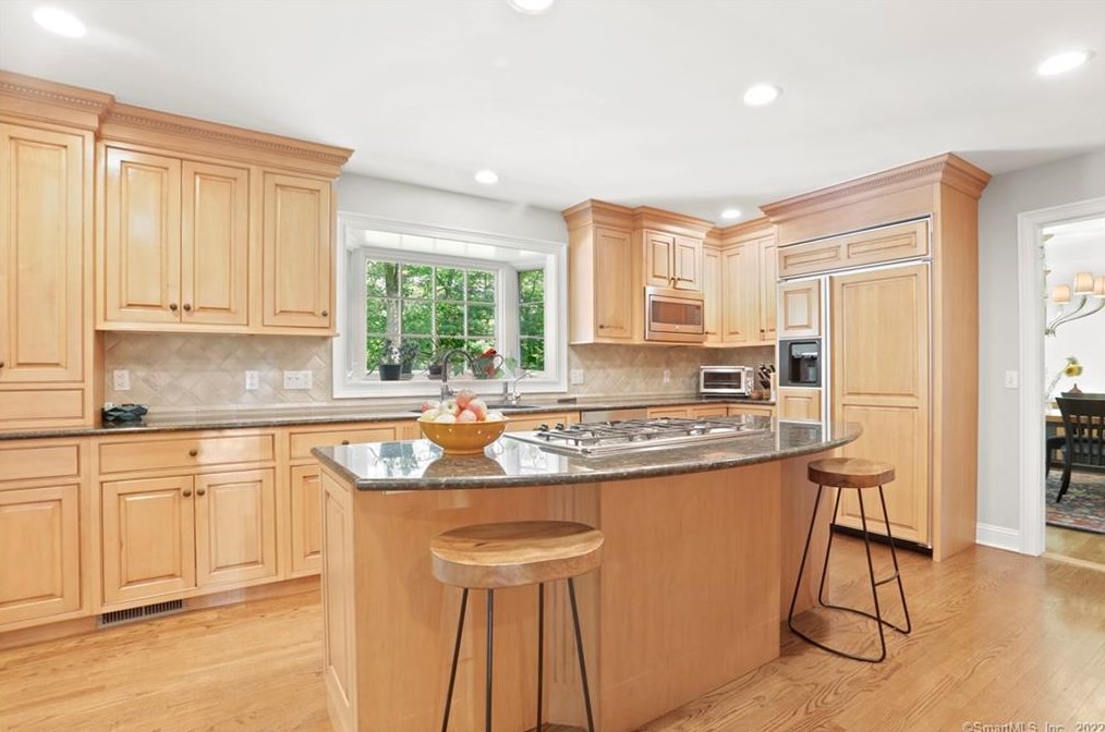 9 Frontier Rd, Cos Cob CT  06807-1207 exterior