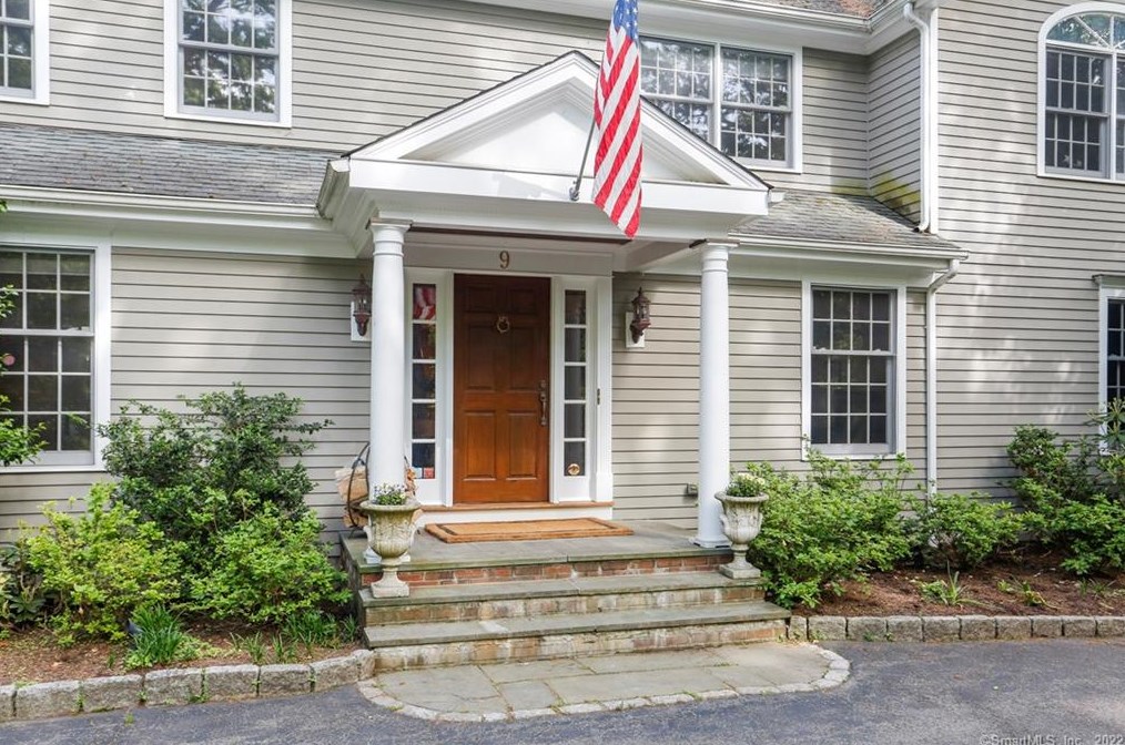 9 Frontier Rd, Cos Cob, CT 06807 exterior