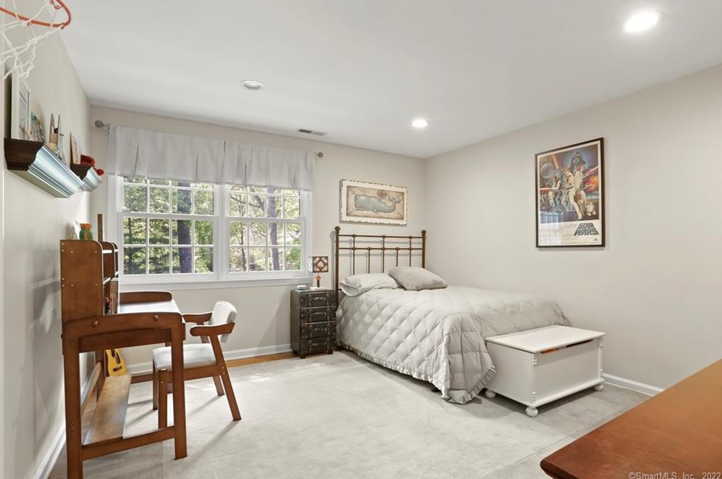 9 Frontier Rd, Cos Cob CT  06807-1207 exterior