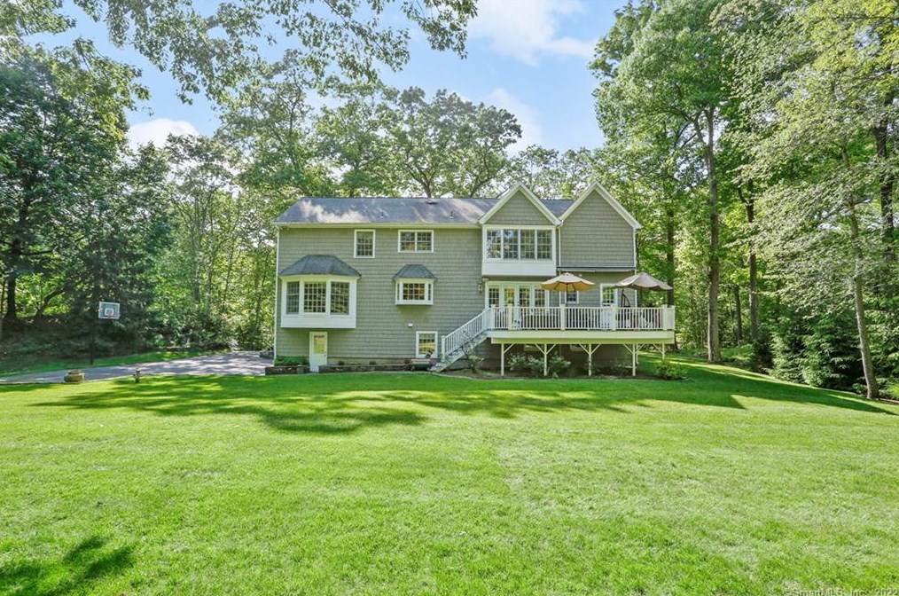 9 Frontier Rd, Cos Cob CT  06807-1207 exterior