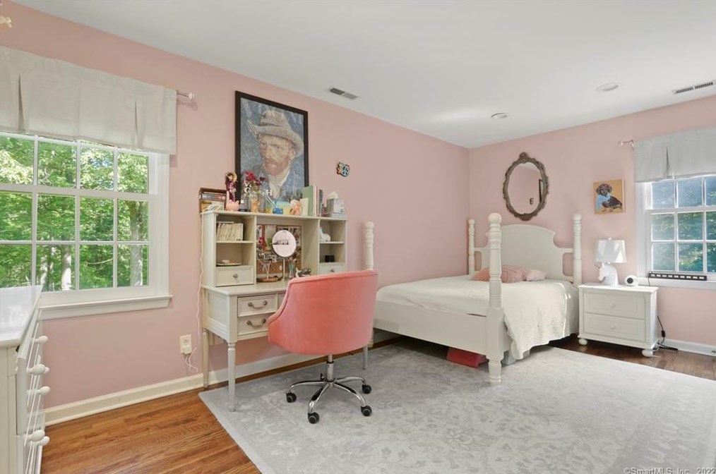 9 Frontier Rd, Cos Cob CT  06807-1207 exterior