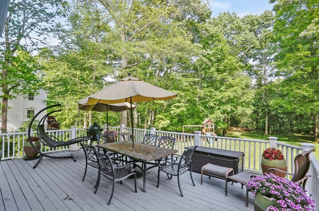 9 Frontier Rd, Cos Cob CT  06807-1207 exterior