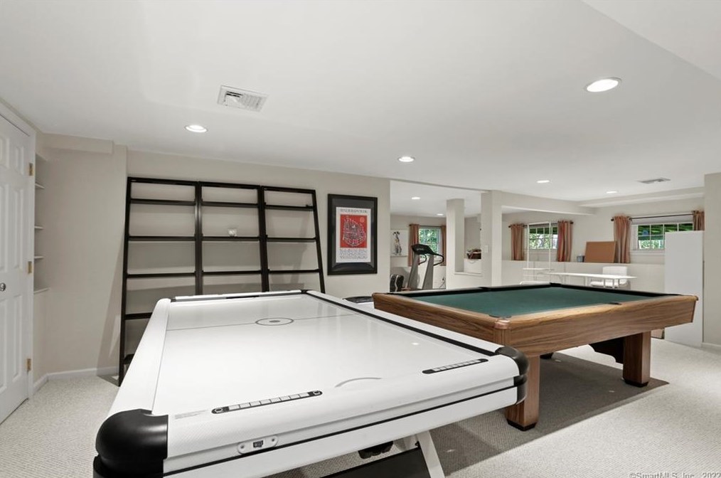 9 Frontier Rd, Cos Cob CT  06807-1207 exterior