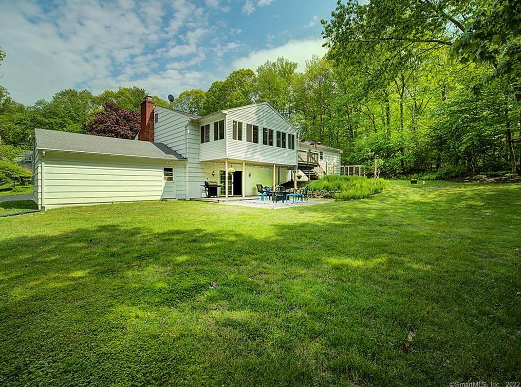 140 Humiston Dr, New-Haven, CT 06524 exterior