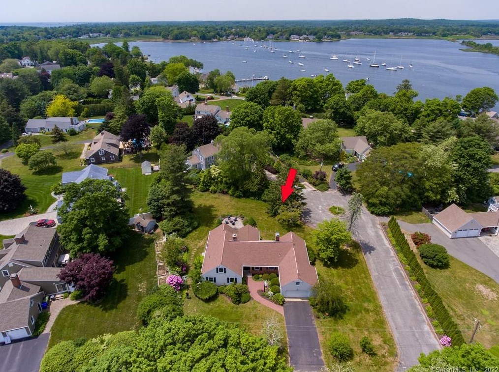 300 Cromwell Ct N, Fenwick, CT 06475