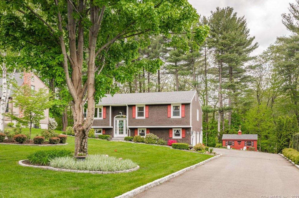 10 Butternut Dr, Unionville, CT 06085-1546