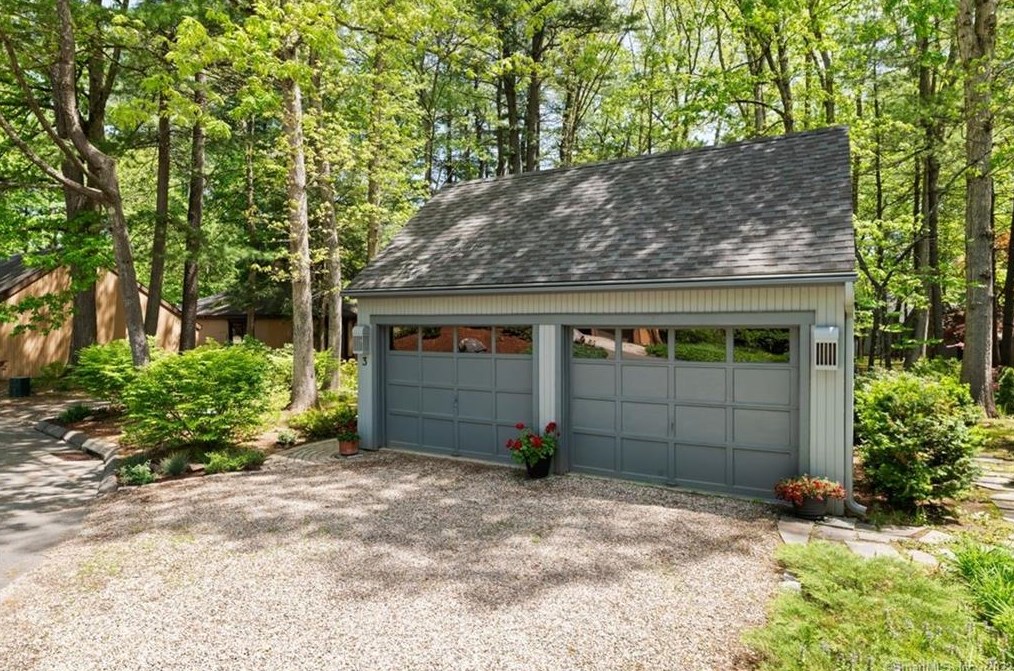 3 Dove Cir, Avon, CT 06001 exterior