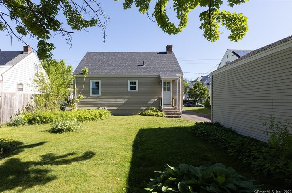 671 Flatbush Ave, Hartford, CT 06110-1315