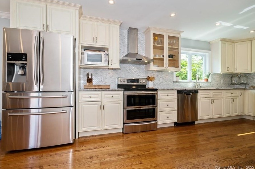 33 Wilson St, Fairfield, CT 06825